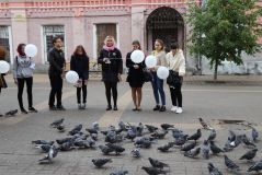Обучающиеся ЕГУ приняли участие в акции "ГОЛУБЬ МИРА"
